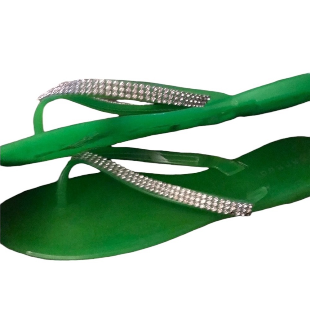 GREEN jelly flip flops /Thongs W/ rhinestones may be missing 1/2 stones